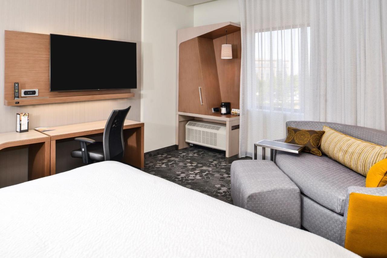 Courtyard By Marriott Charlotte Northlake Esterno foto