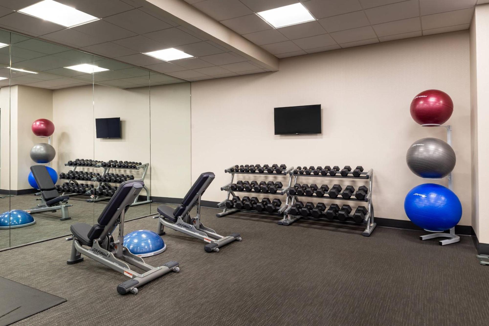 Courtyard By Marriott Charlotte Northlake Esterno foto