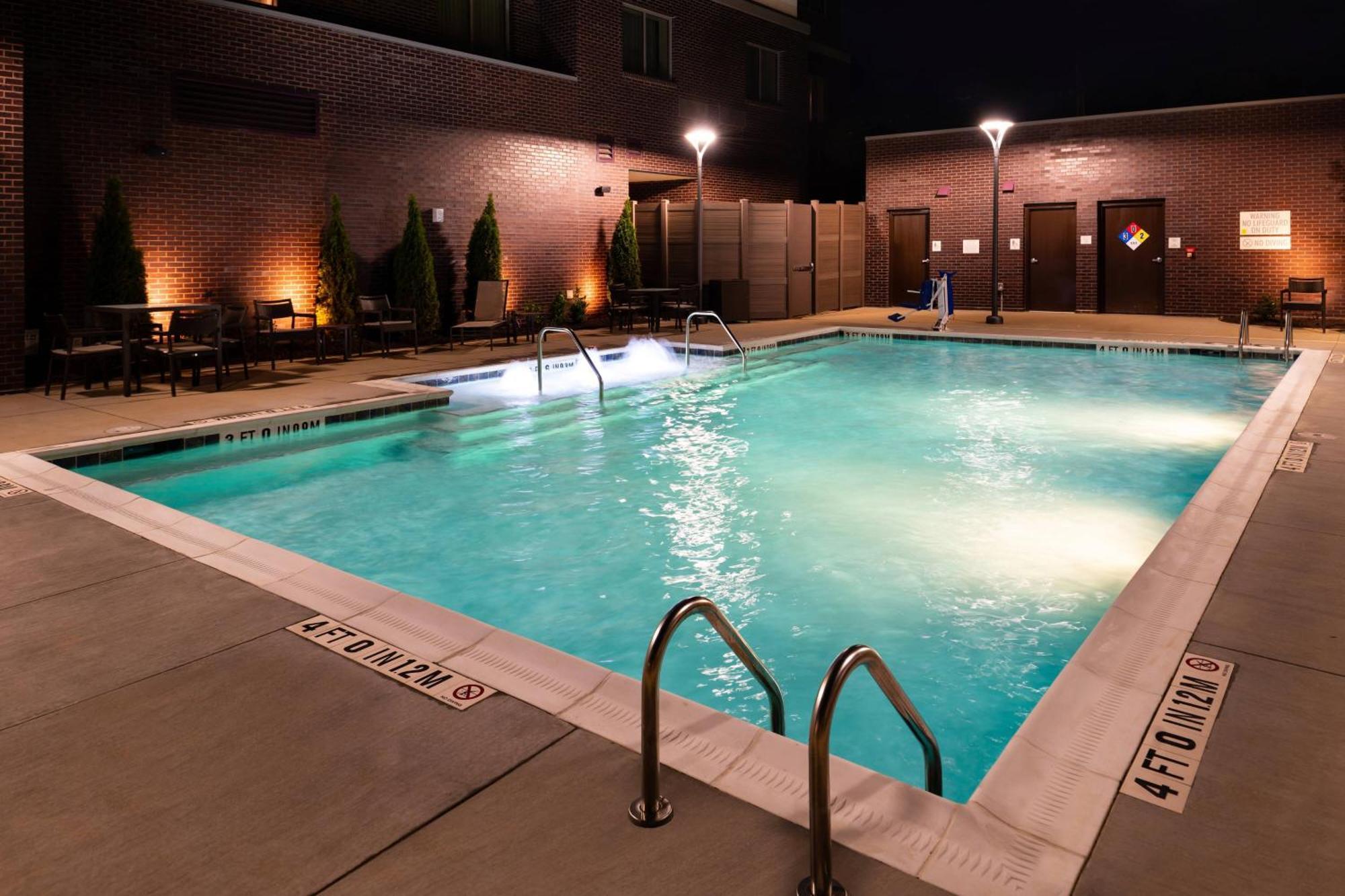Courtyard By Marriott Charlotte Northlake Esterno foto